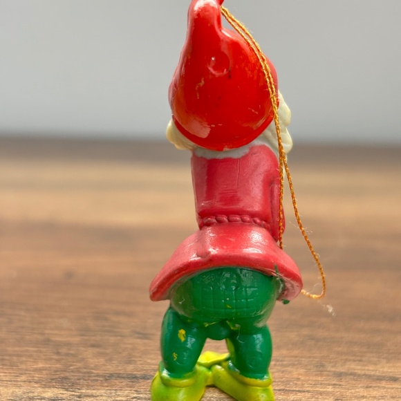 VINTAGE Elf Hang Ups Red Hand Painted Plastic Christmas Tree Ornament Macau - Picture 4 of 7